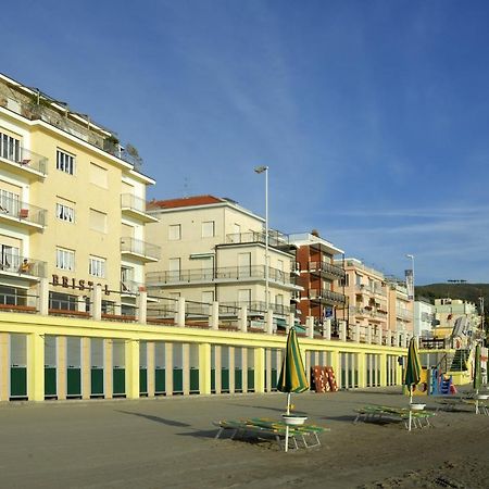 Hotel Bristol Лайджелия Екстериор снимка