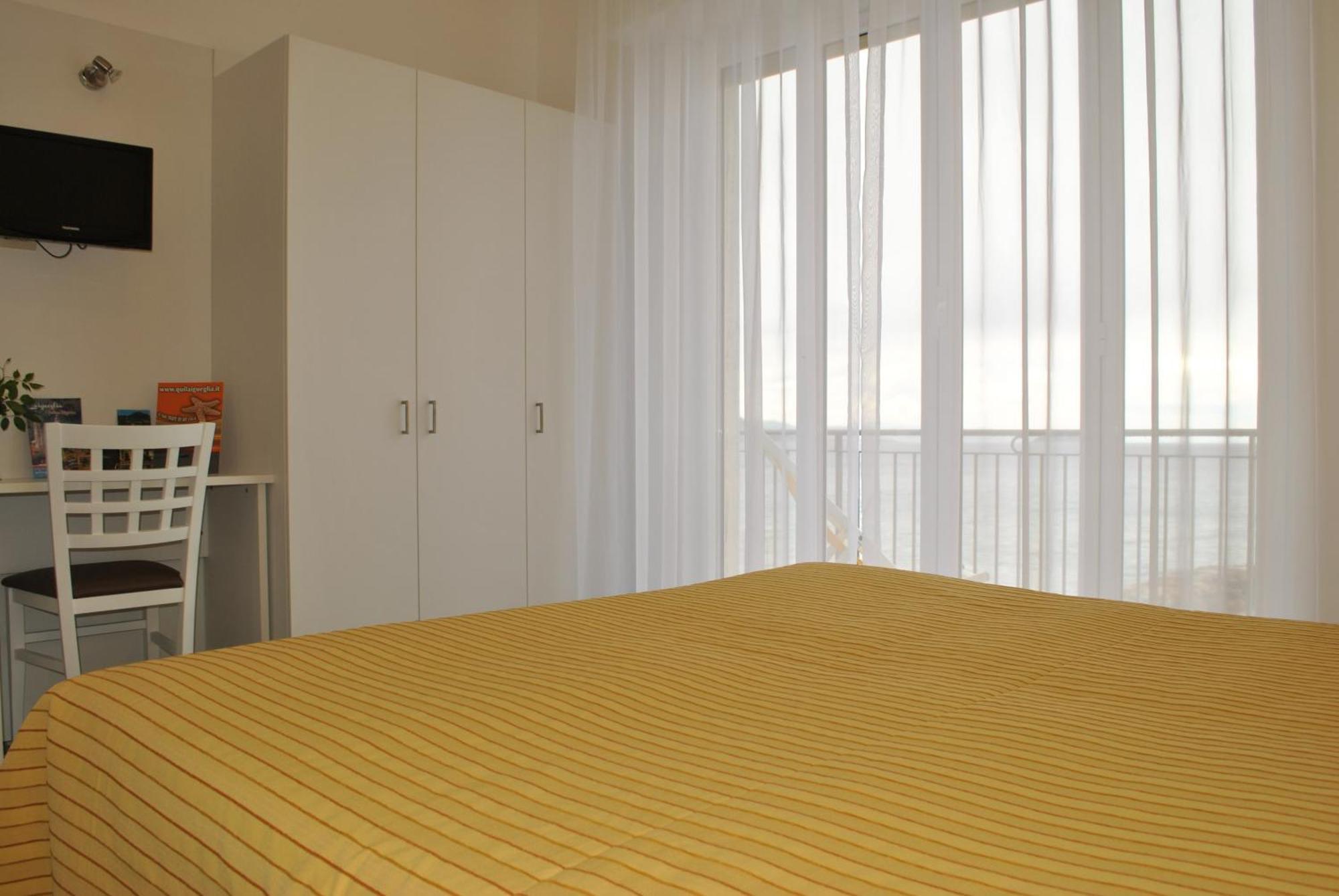 Hotel Bristol Лайджелия Екстериор снимка