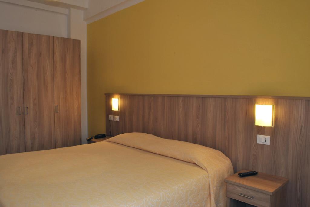 Hotel Bristol Лайджелия Стая снимка