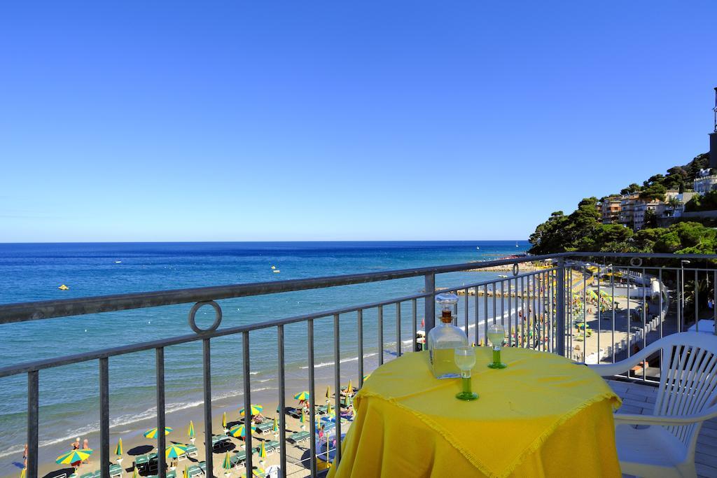 Hotel Bristol Лайджелия Екстериор снимка