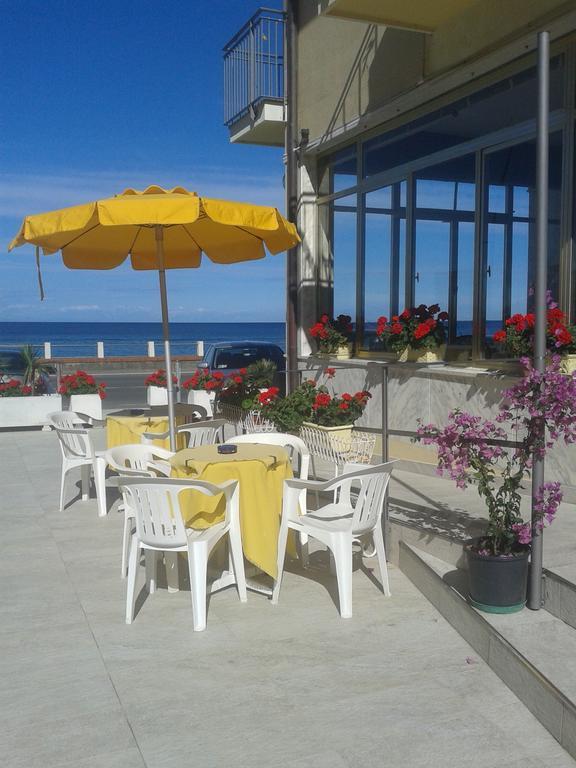 Hotel Bristol Лайджелия Екстериор снимка