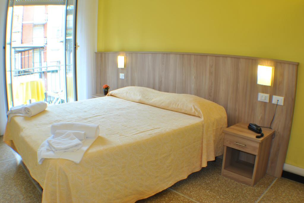 Hotel Bristol Лайджелия Екстериор снимка