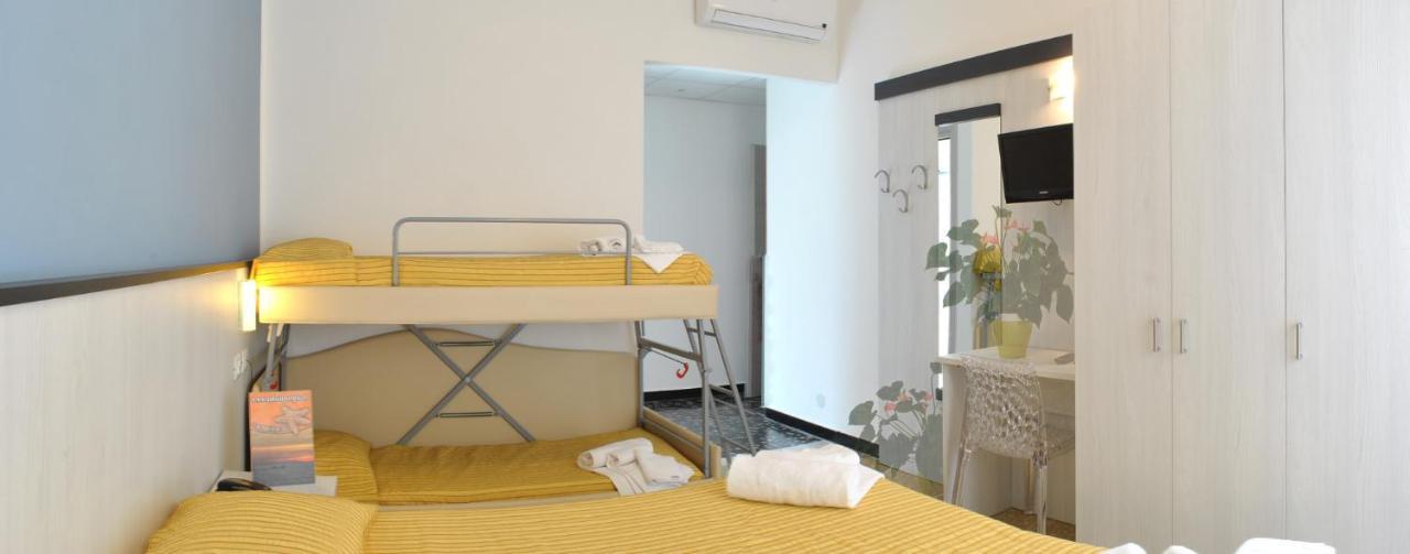 Hotel Bristol Лайджелия Екстериор снимка