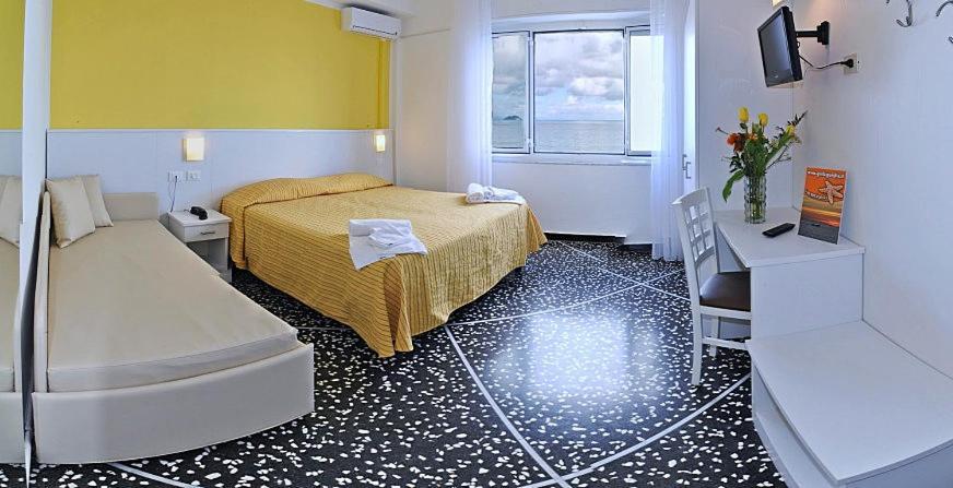 Hotel Bristol Лайджелия Екстериор снимка